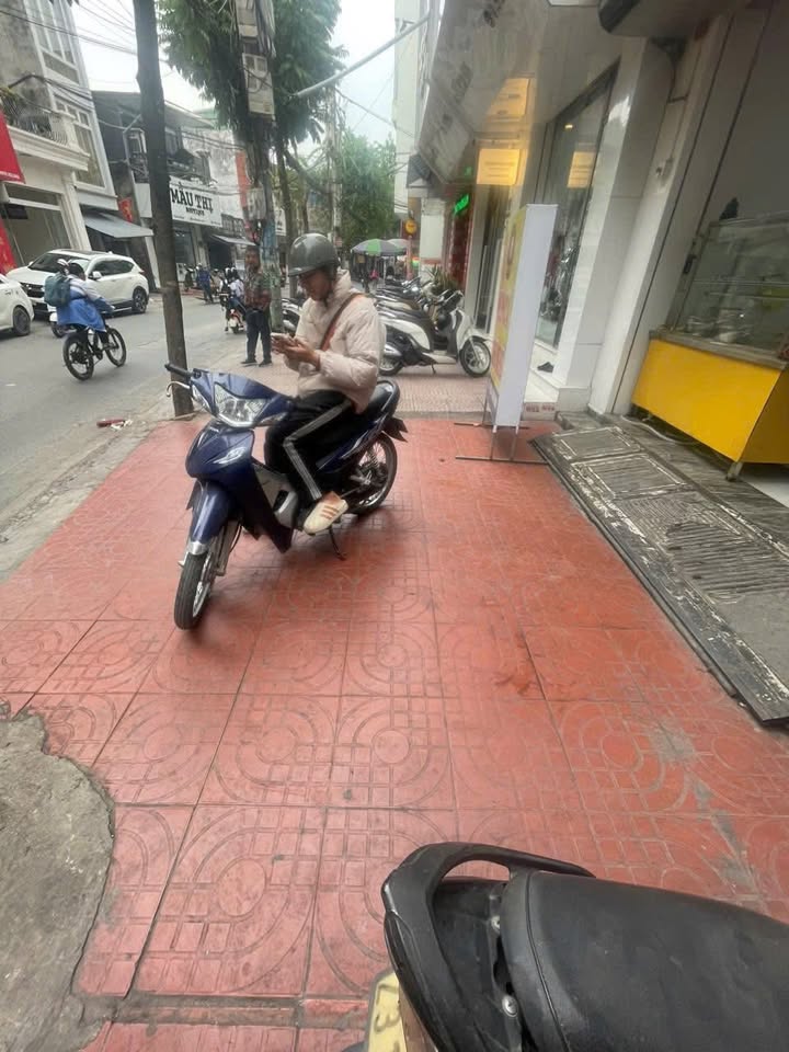 Nhà mặt đường Đình Đông, quận Lê Chân, Hải Phòng - Phù hợp kinh doanh, chỉ 12 triệu!