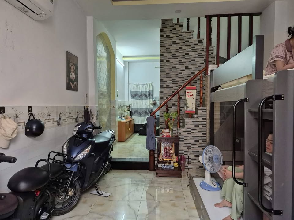 Nhà riêng Tân Kim, Cần Giuộc, Long An 28m² giá 1.35 tỷ - Sổ hồng riêng, vị trí thuận lợi!