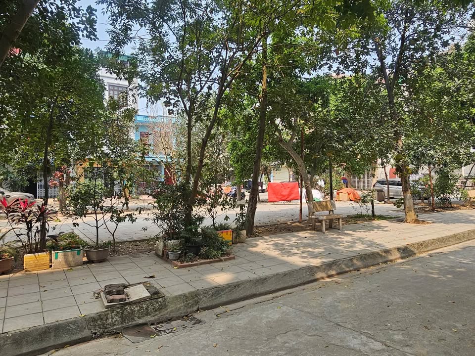 Nhà 3 tầng Từ Sơn 81m² giá thương lượng - View vườn hoa tuyệt đẹp!