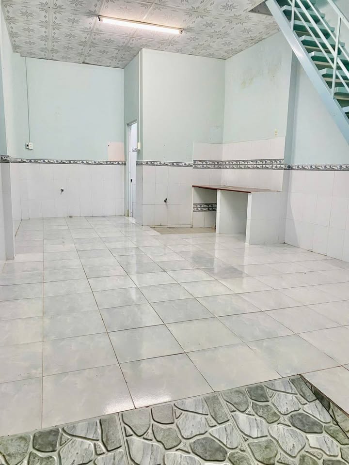 Nhà hẻm Lạc Long Quân, Vĩnh Lạc 31m² giá 700 triệu - Sổ hồng chính chủ!