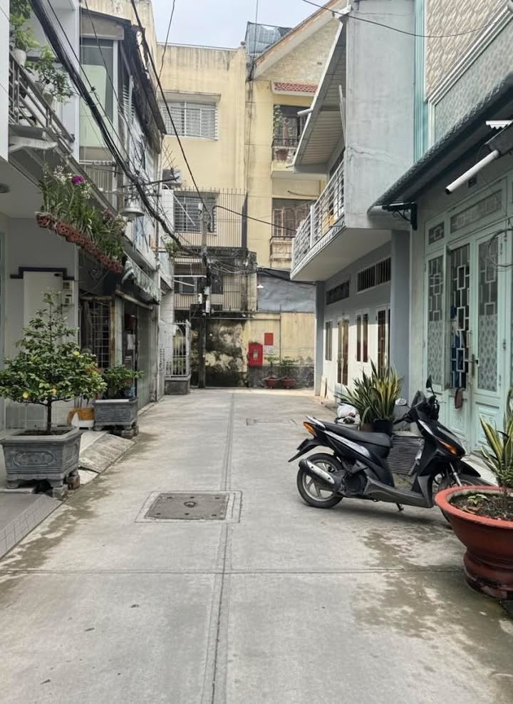 Nhà bán Quận 10, 46m² giá 7 tỷ - Cách mặt tiền CMT8 chỉ 20m!