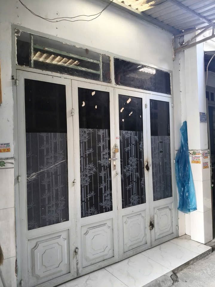 Bán nhà Hóc Môn 36m² giá 1.15 tỷ - Khu vực đông đúc, tiện ích hấp dẫn!