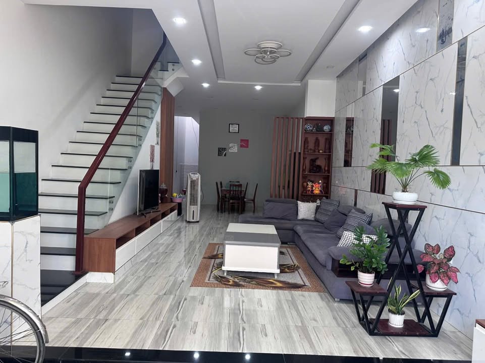 Nhà 3 tầng Phạm Ngọc Thạch, Tuy Hòa 97.2m² giá 5 tỷ - Nhà mới 99% chờ chủ mới!