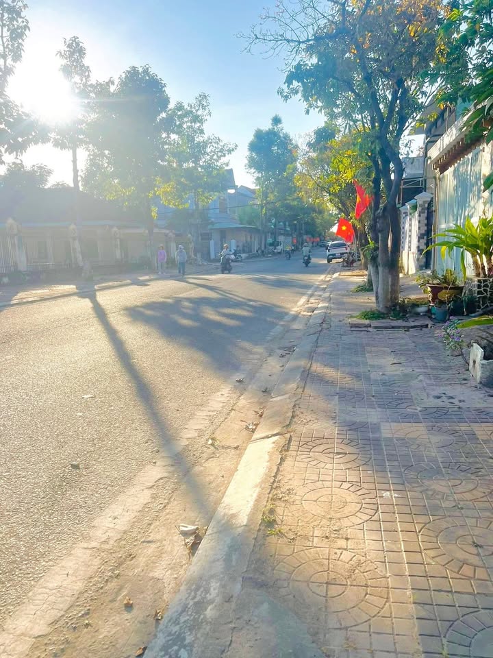 Nhà cấp 4 đường Đống Đa, phường Thắng Lợi, 305m² giá chỉ 2.6 tỷ - Cần bán gấp!