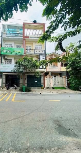 Nhà phố 3 tầng Chánh Nghĩa Thủ Dầu Một 100m² giá 9.5 tỷ - Vị trí kinh doanh sầm uất!
