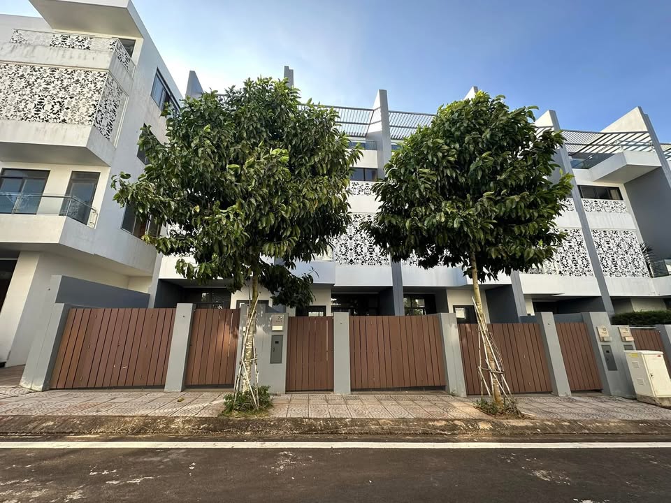 Shophouse cao cấp tại Thành Phố Cà Phê Buôn Ma Thuột 125m² giá 10.39 tỷ - Cơ hội đầu tư hiếm có!