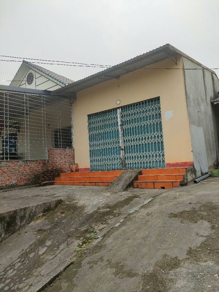 Nhà phố Hợp Minh, Yên Thành 100m² giá 1 tỷ - Hướng Đông, sân ô tô thoải mái