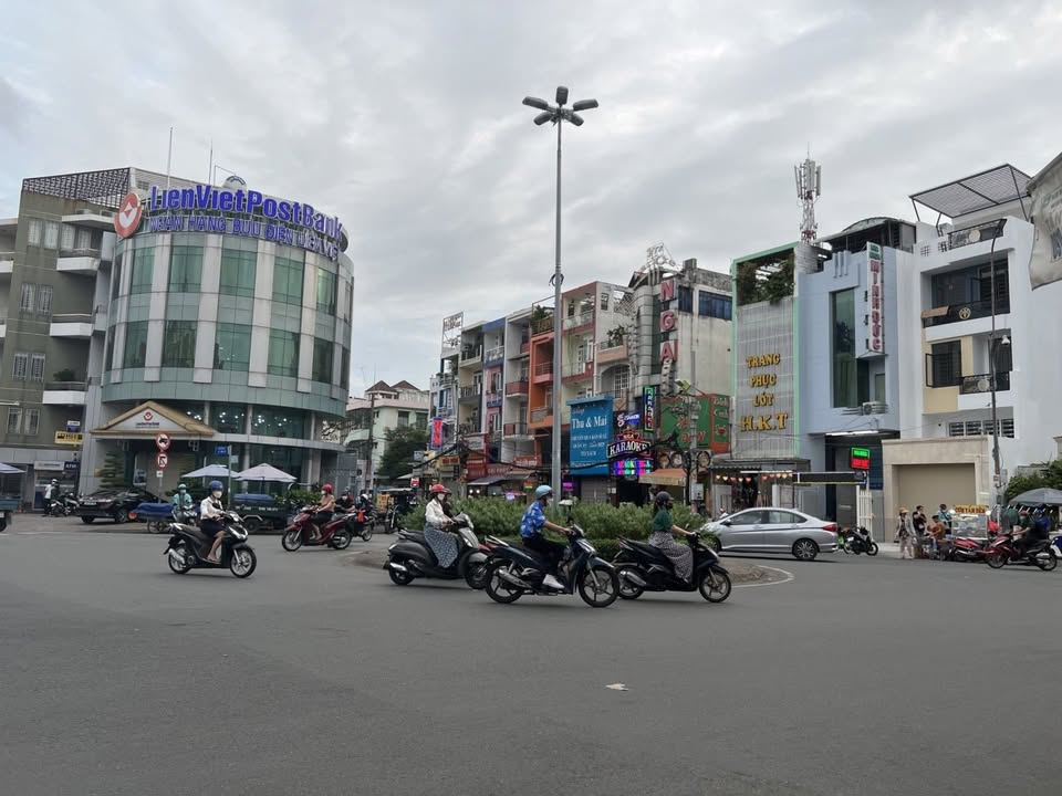 Nhà mặt tiền Bùi Thị Xuân, quận Phú Nhuận, 103m² giá 11.5 tỷ - Bán gấp, vị trí đắc địa!