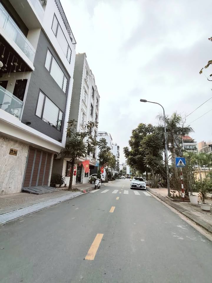 Nhà 4 tầng Ngọc Thụy 41m² giá 7.95 tỷ - Ô tô đỗ cửa, Full nội thất!