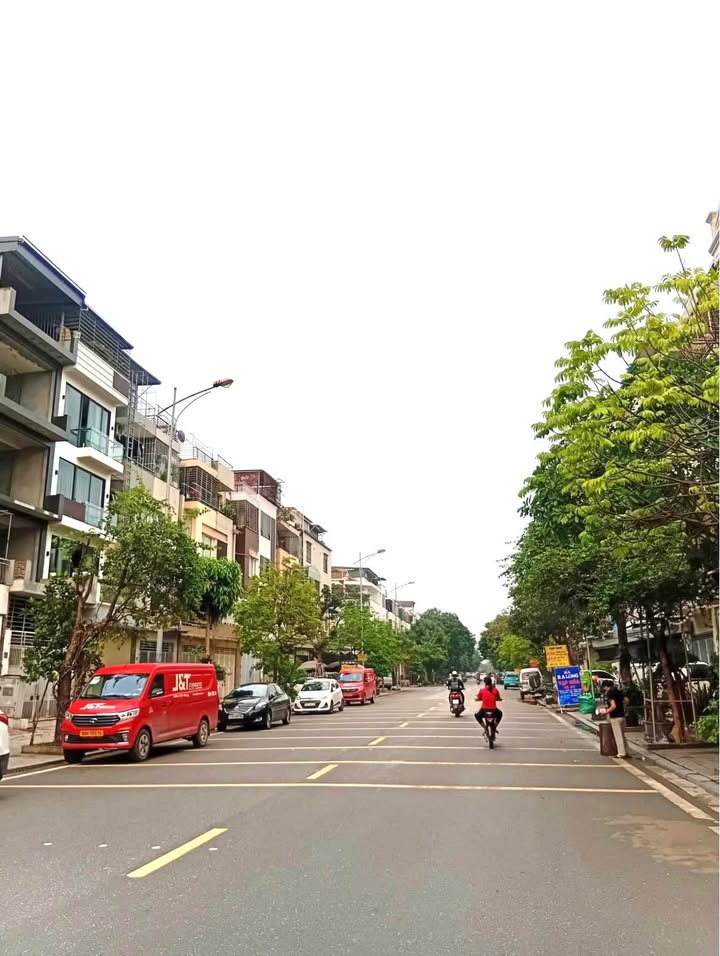 Bán nhà mặt phố KĐT Văn Phú Hà Đông 103m² giá 23 tỷ - Đầu tư sinh lời ngay!