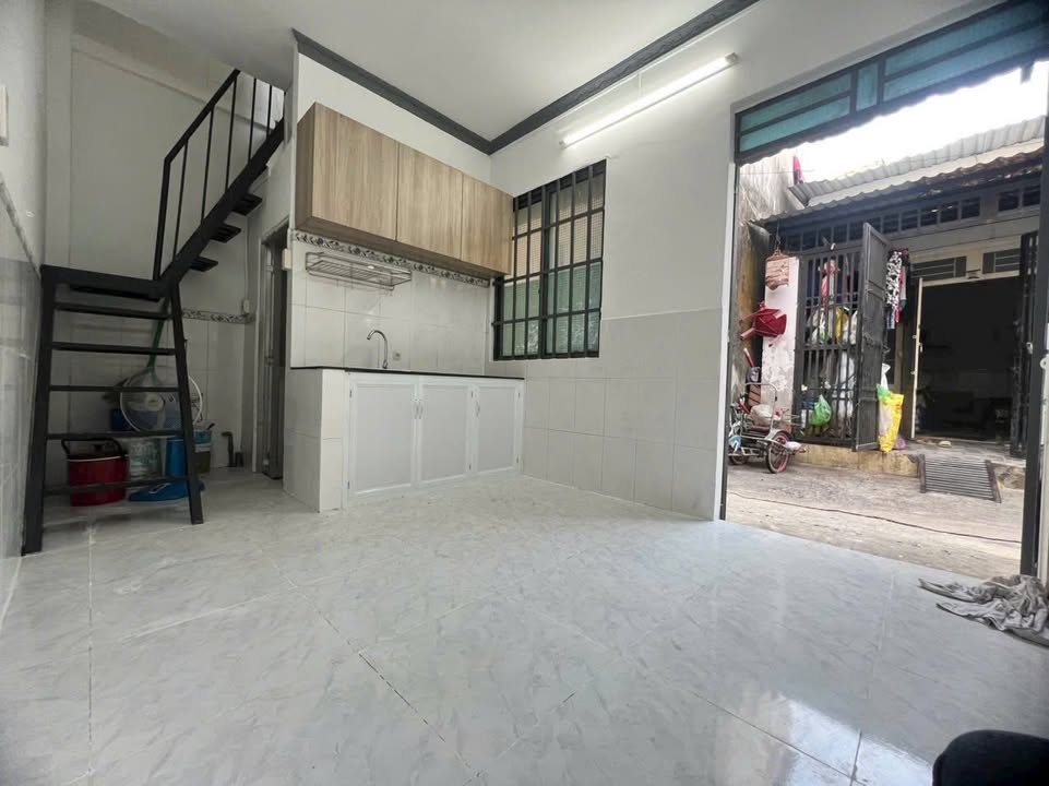 Nhà 1 trệt 1 lầu Hóc Môn 17m² giá thỏa thuận - Cơ hội sở hữu ngay!