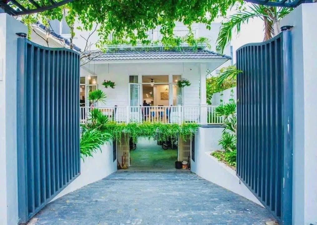 Bán villa Phạm Văn Đồng 300m² giá 40 tỷ - Hồ bơi, thang máy, phòng gym