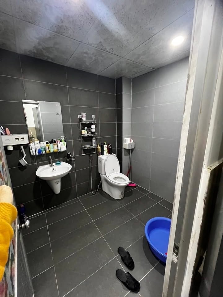 Nhà 2 tầng Phạm Văn Hai Tân Bình 85m² giá 6 tỷ - Đầu tư sinh lời với sân rộng đậu 20 xe!