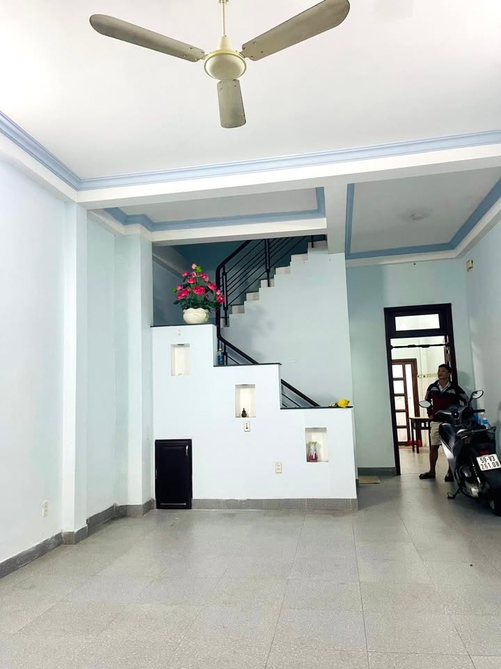 Nhà nguyên căn 872 Quang Trung, P8, Gò Vấp 90m² giá 15 triệu - Phù hợp cho gia đình hoặc văn phòng!