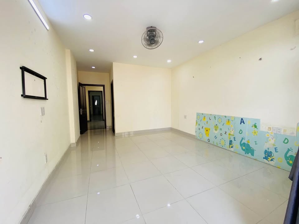 Nhà phố Tân Thuận Tây, Q7, 84m² giá 13.5 tỷ - Hẻm ô tô vào tận nơi!