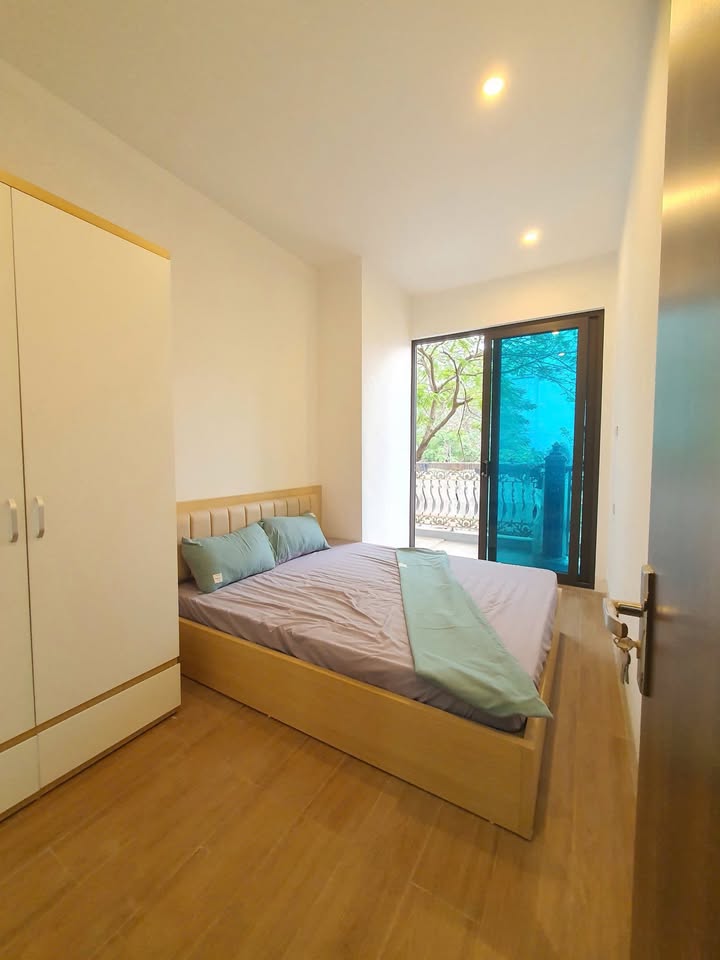 Căn hộ 2PN Đội Cấn 40m² - Full nội thất, ban công thoáng đãng!