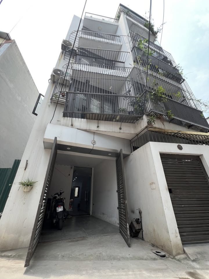 Nhà 4 tầng Thạch Bàn, Long Biên 44m² giá 5 tỷ - Ô tô vào nhà, kinh doanh thuận lợi!