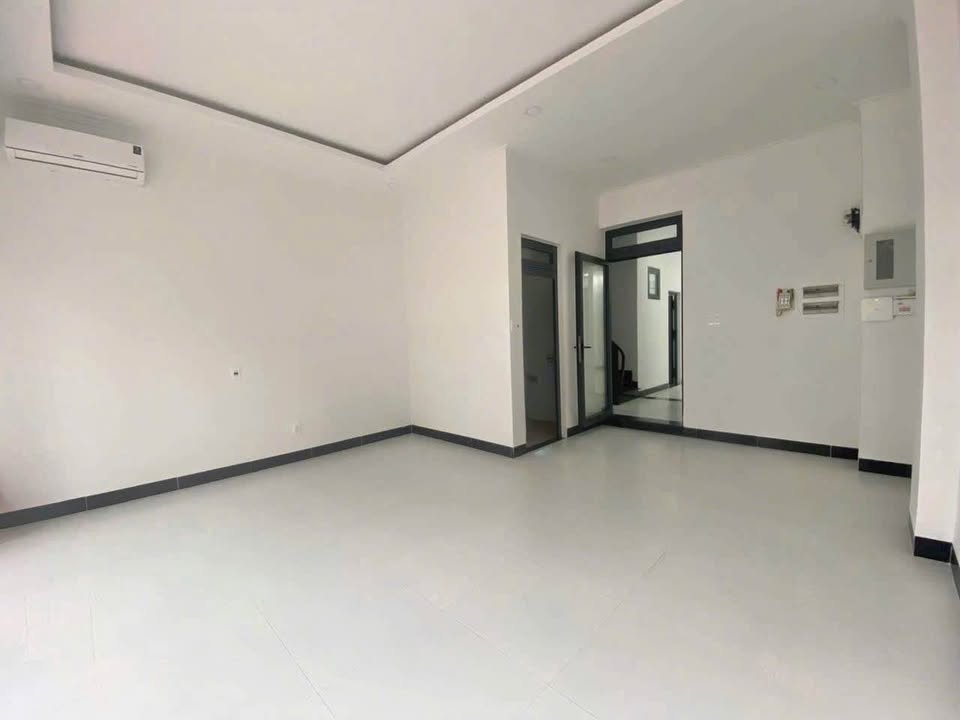 Nhà Mặt Tiền Kinh Doanh Trần Nhật Duật 75m² giá 30 triệu - Phù hợp mở văn phòng, spa, showroom!