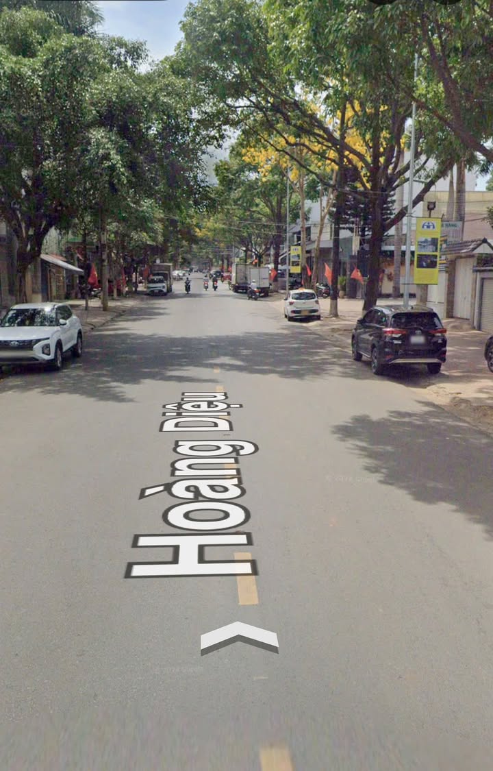 Nhà mặt tiền Hoàng Diệu Buôn Ma Thuột 180m² giá 15.5 tỷ - Thiết kế sang trọng, không gian sống xanh mát!