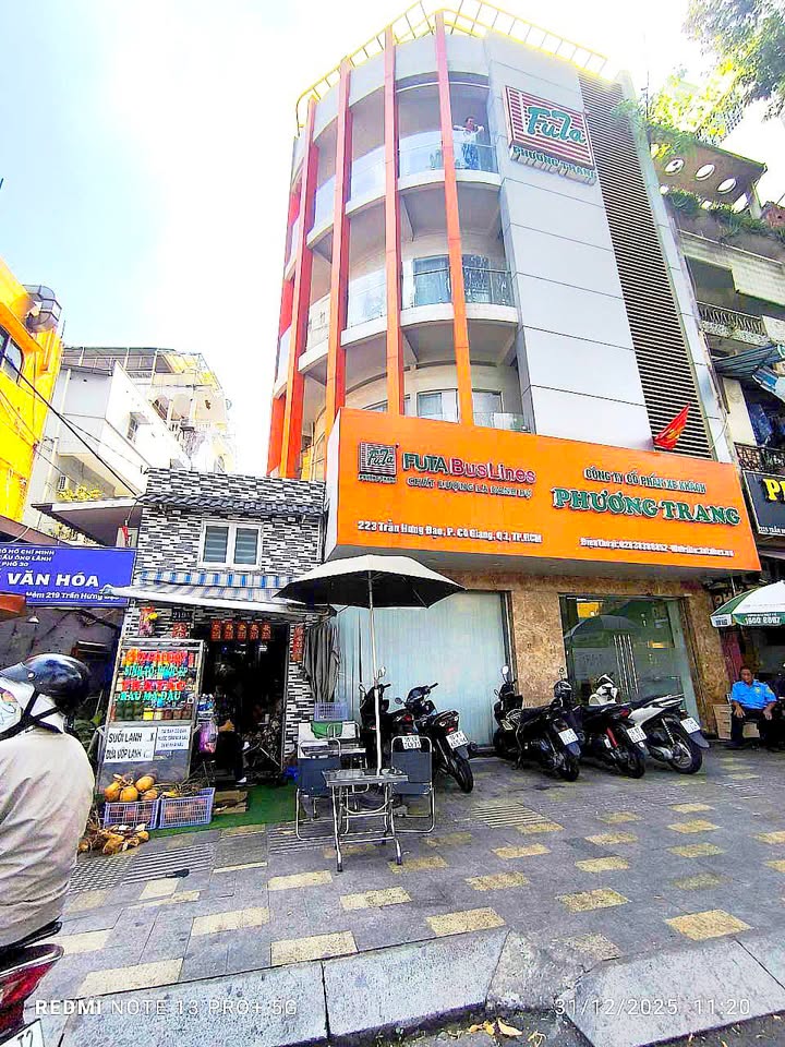 Nhà phố Quận 1 - 28m² giá 4.8 tỷ - Sổ hồng hoàn công, sẵn sàng vào ở!