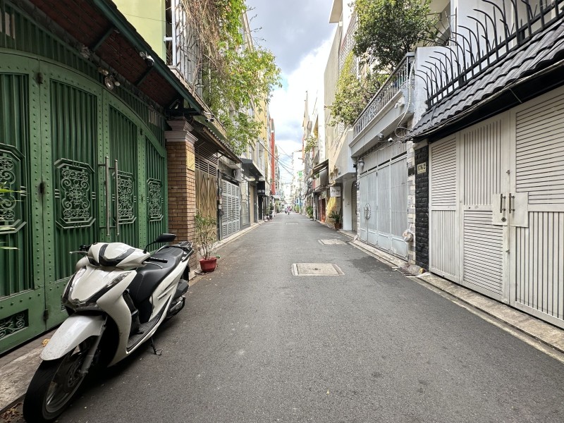 Nhà Phú Nhuận 90m² giá 14.9 tỷ - Ô tô vào nhà, vị trí đẹp sát MT!