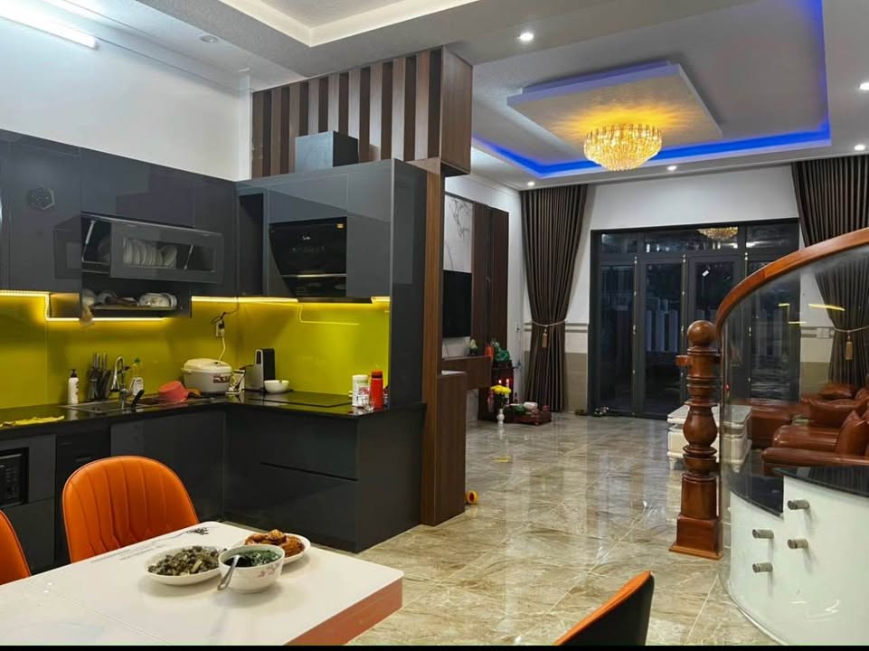 Bán nhà 1 trệt 1 lầu 120m² hẻm 123 Mạc Đĩnh Chi, Bảo Lộc - Giá chỉ 2.8 tỷ!