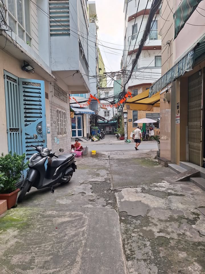 Bán nhà hẻm 5m đường Trần Phú, Quận 5 - 16m², giá 4 tỷ - Sổ hồng chính chủ!