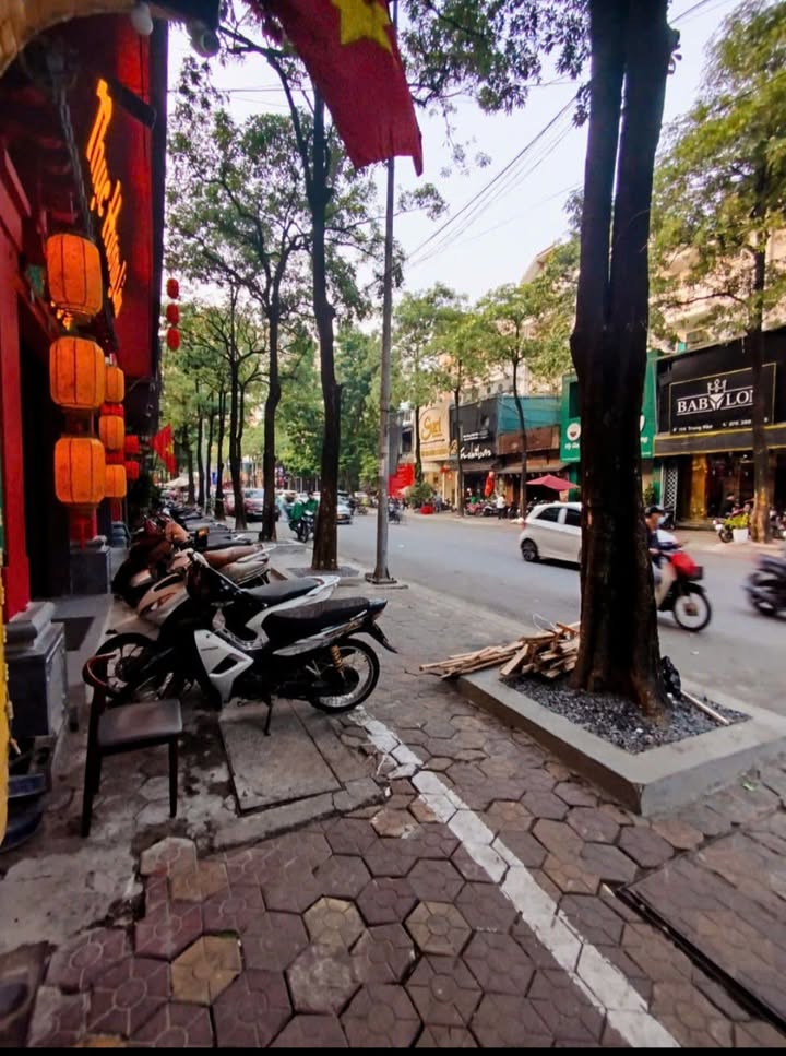 Nhà cho thuê Vũ Phạm Hàm, Trung Hòa, 120m² - Vị trí đắc địa cho mọi mô hình kinh doanh