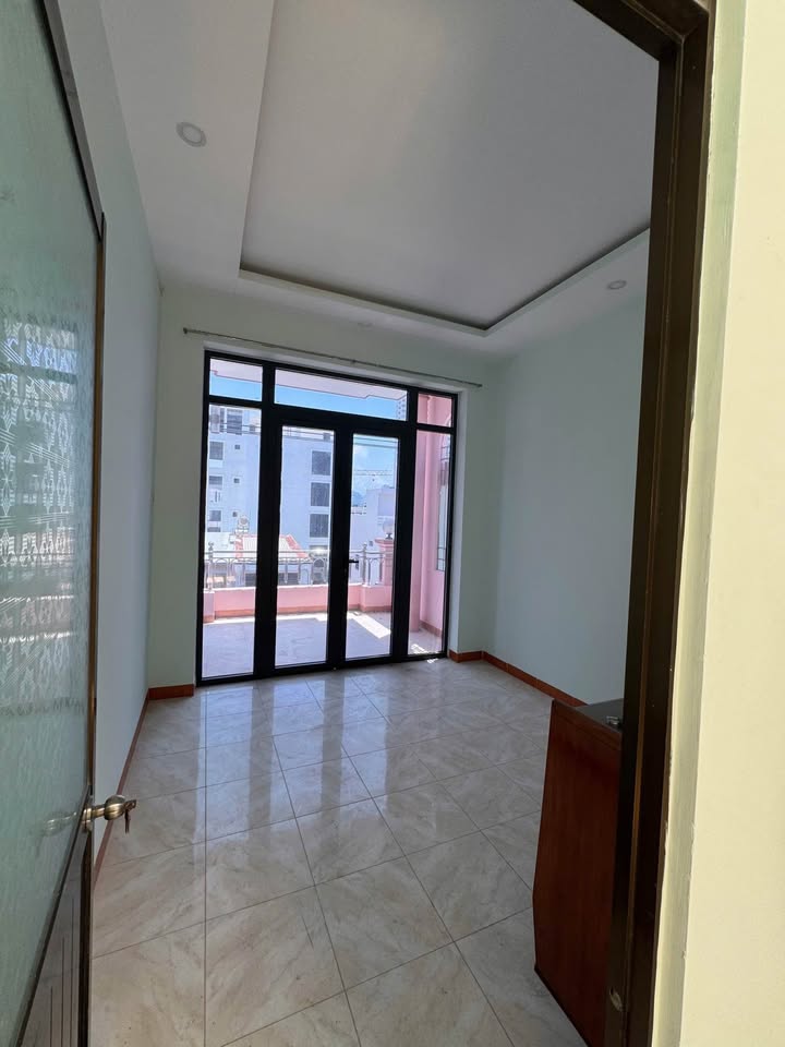 Cho thuê nhà nguyên căn mặt tiền Nguyễn Bỉnh Khiêm Nha Trang 64m² - Kinh doanh sầm uất ngay trung tâm!