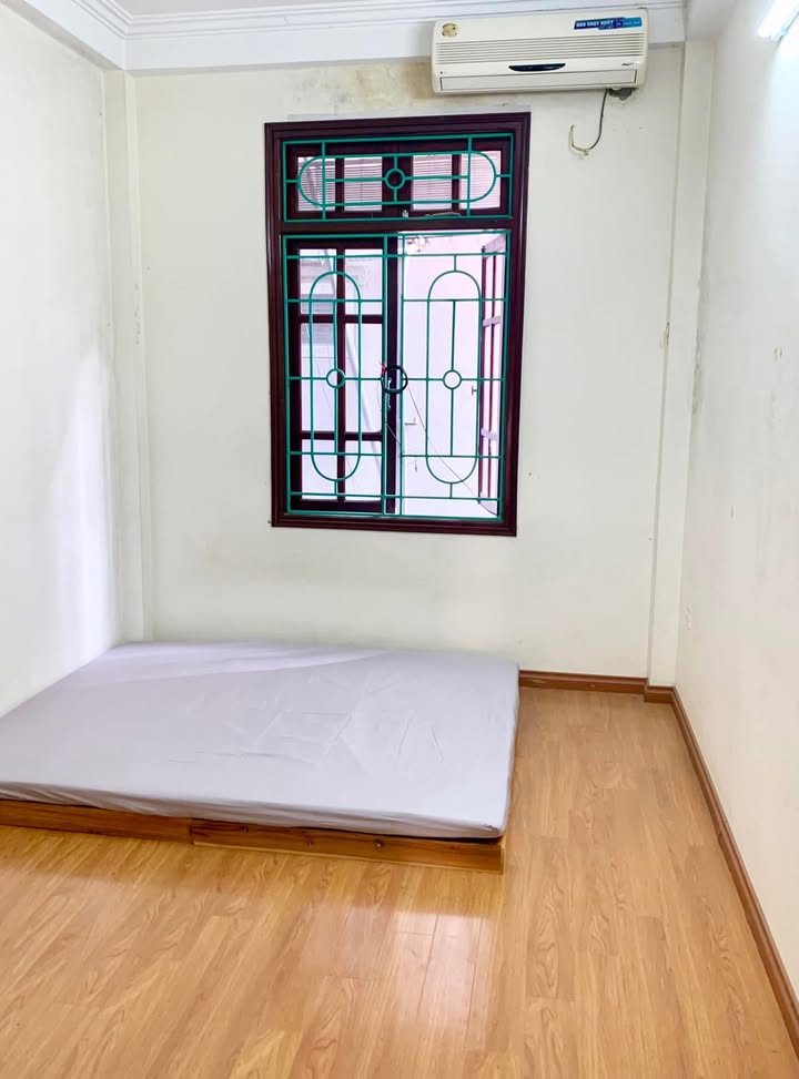 Phòng cho thuê tại ngõ 564 Nguyễn Văn Cừ, Long Biên, 12m² chỉ 2.3 triệu - Sẵn sàng ở ngay!