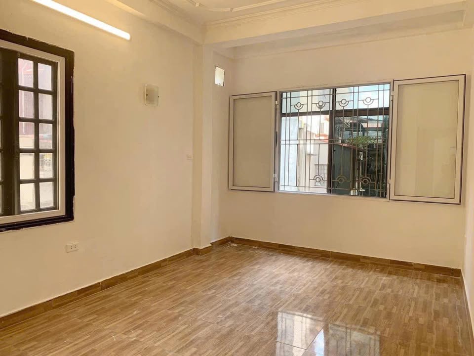 Cho thuê nhà phố Láng Hạ Đống Đa 140m² giá 16.5 triệu - Căn góc thoáng mát!