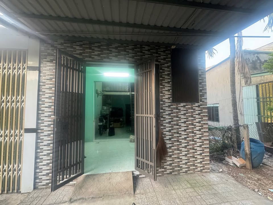 Nhà cấp 4 mặt tiền đường bê tông, 48m², giá 820 triệu - Cơ hội đầu tư hấp dẫn!