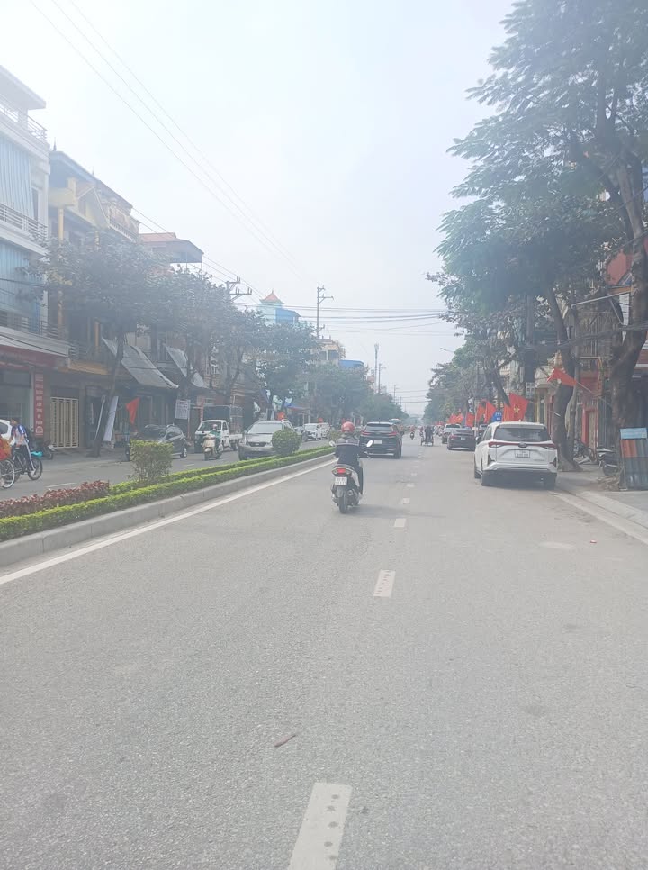 Nhà mặt phố Trường Chinh, Nam Định 98m² giá 9 tỷ - Kinh doanh thuận lợi!