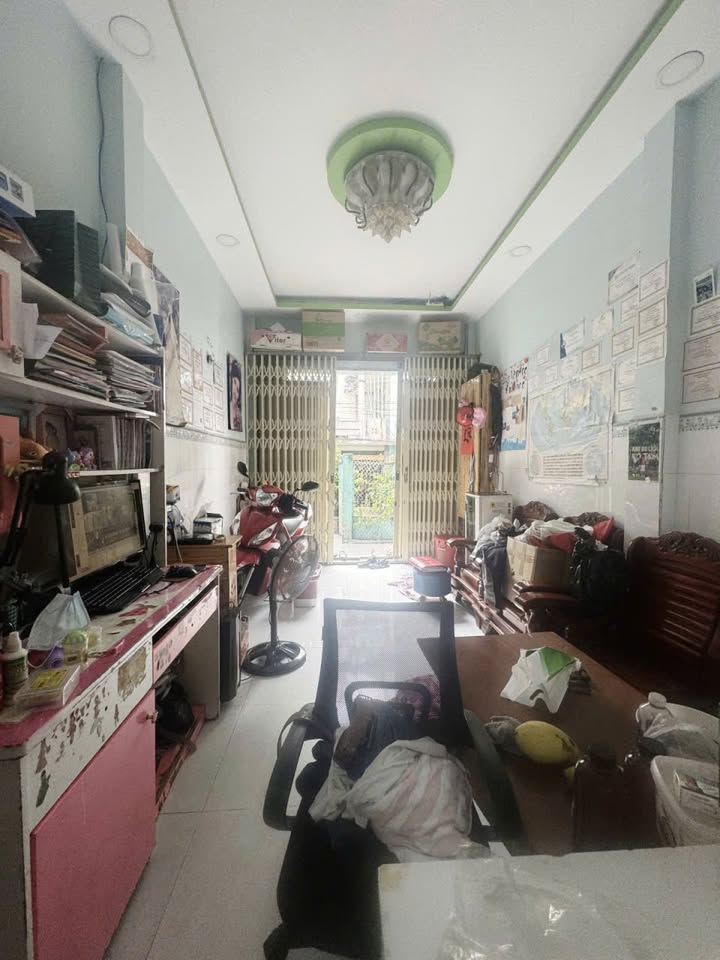 Nhà 2 tầng Hẻm Bà Hom, Q6, 27m² - Hướng Tây, Sổ hồng riêng - Giá thỏa thuận!