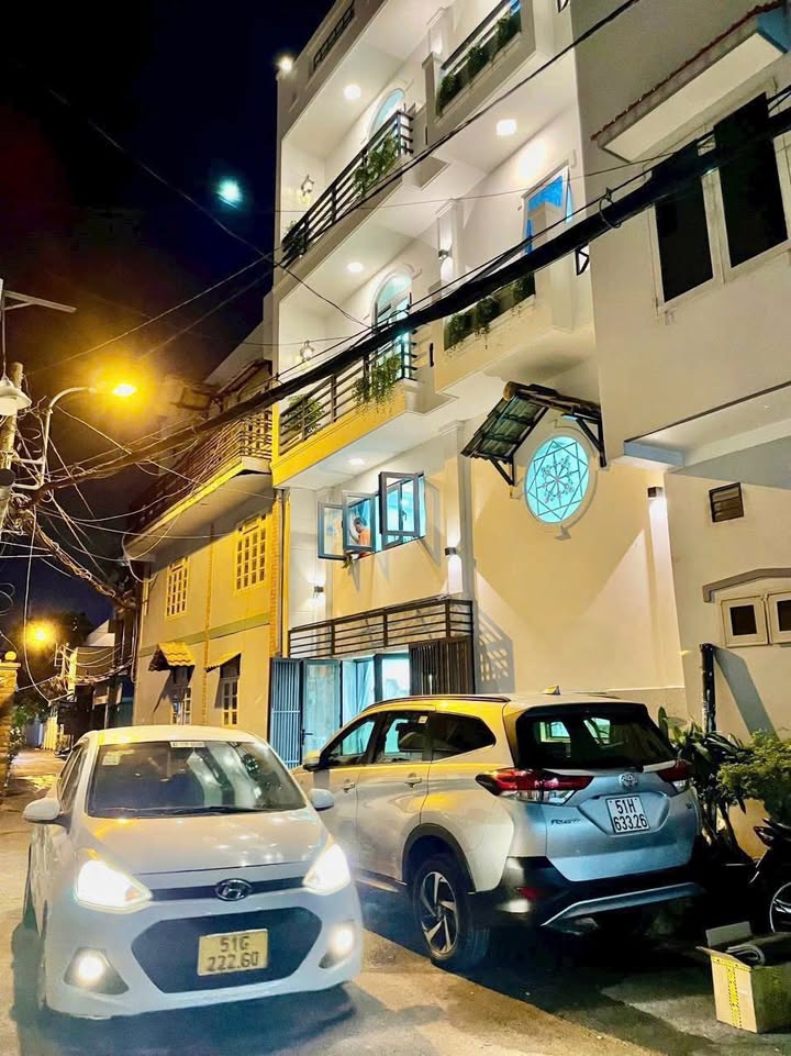 Nhà riêng cho thuê đường Nguyên Hồng, Bình Thạnh 120m² - Thiết kế rộng rãi, đầy đủ nội thất!