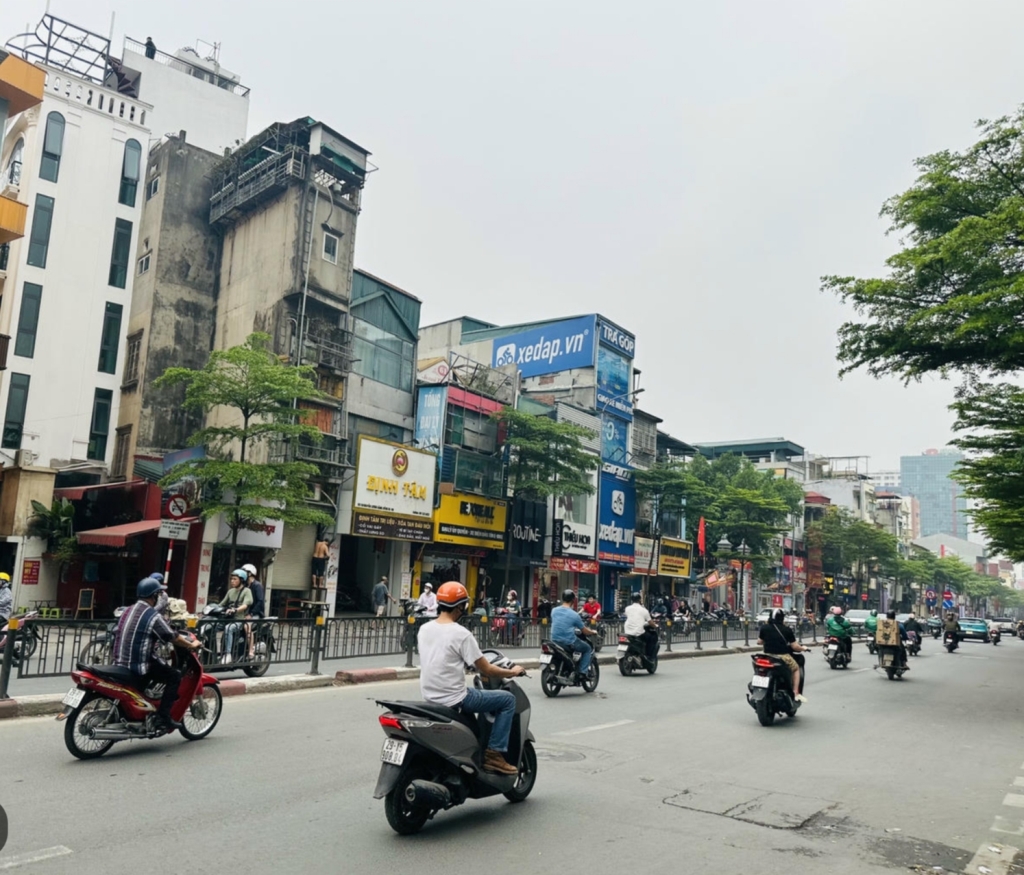 Nhà phố Hào Nam Đống Đa 70m² giá 24.9 tỷ - Doanh thu 120 triệu/tháng