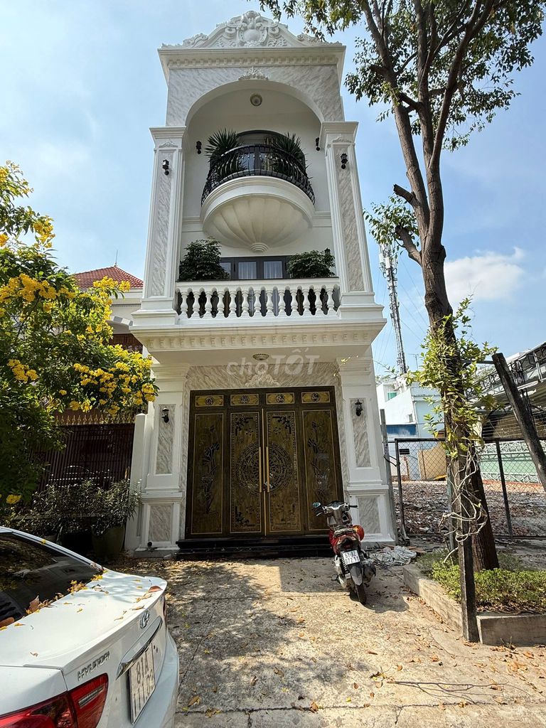 Nhà 2 lầu KDC Chánh Nghĩa, Thủ Dầu Một 100m² giá 12.6 tỷ - Đầy đủ nội thất, sẵn sàng ở ngay!