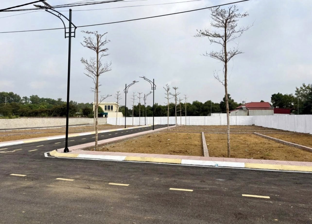 Đất nền 100m² tại Hòa Lạc - Sổ đỏ chính chủ, giá chỉ 3.5 tỷ!