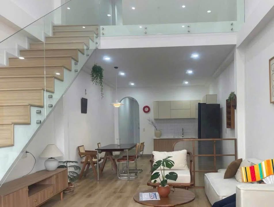 Nhà mặt tiền Huỳnh Thúc Kháng Tuy Hòa 68m² giá 5.5 tỷ - Thiết kế hiện đại, vào ở ngay!