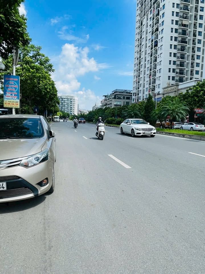 FrontHouse Mặt phố Ngô Gia Tự, Long Biên 100m² giá 22 tỷ - Kinh doanh đắc địa!