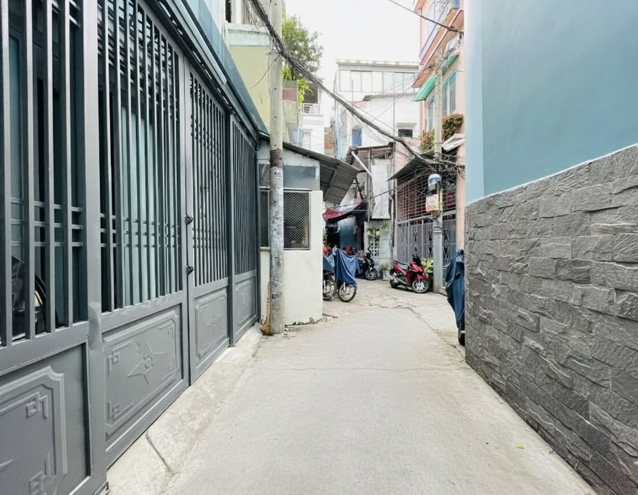 Nhà riêng Xóm Đất Q11 36m² giá 6.5 tỷ - Nhà đẹp tặng full nội thất!