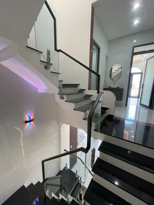 Nhà mặt tiền đường Nguyễn Văn Cừ, 57m² giá 4 tỷ - Hướng Tây Tứ Trạch