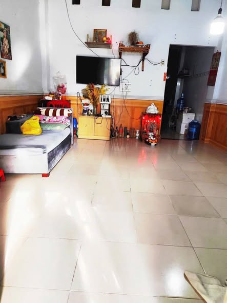 Nhà trệt lửng mặt tiền đường Trung Đông 1, Hóc Môn 60m² giá 3.58 tỷ - Phù hợp cho gia đình lớn!