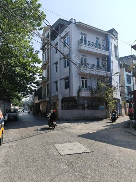 Nhà phố Kim Quan – Long Biên 90m² giá 14.8 tỷ - Mặt tiền 5.5m, lô góc kinh doanh sầm uất!