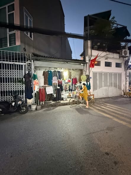 Bán nhà mặt phố Ô Cách, quận Long Biên 37m² giá 13,9 tỷ - Cơ hội đầu tư tuyệt vời!