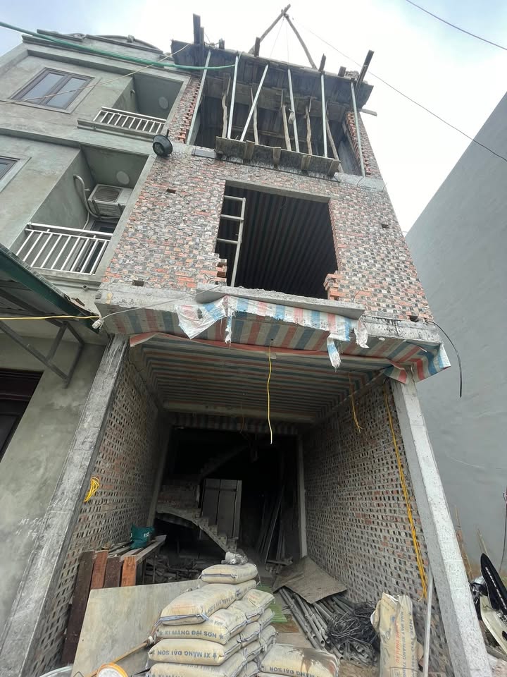 Nhà Phượng Đình Đan Phượng 40m² giá 3.8 tỷ - Vị trí thuận lợi gần Vin Đan Phượng!