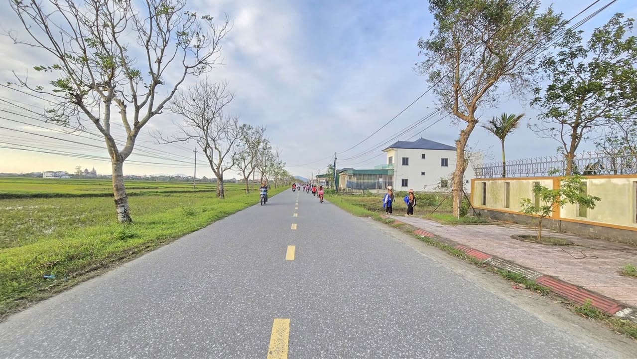 Đất trục đường chính Thôn Yên Lạc, Thạch Lạc 140m² giá 2.1 tỷ - Vị trí đắc địa, kinh doanh hay ở đều lý tưởng!