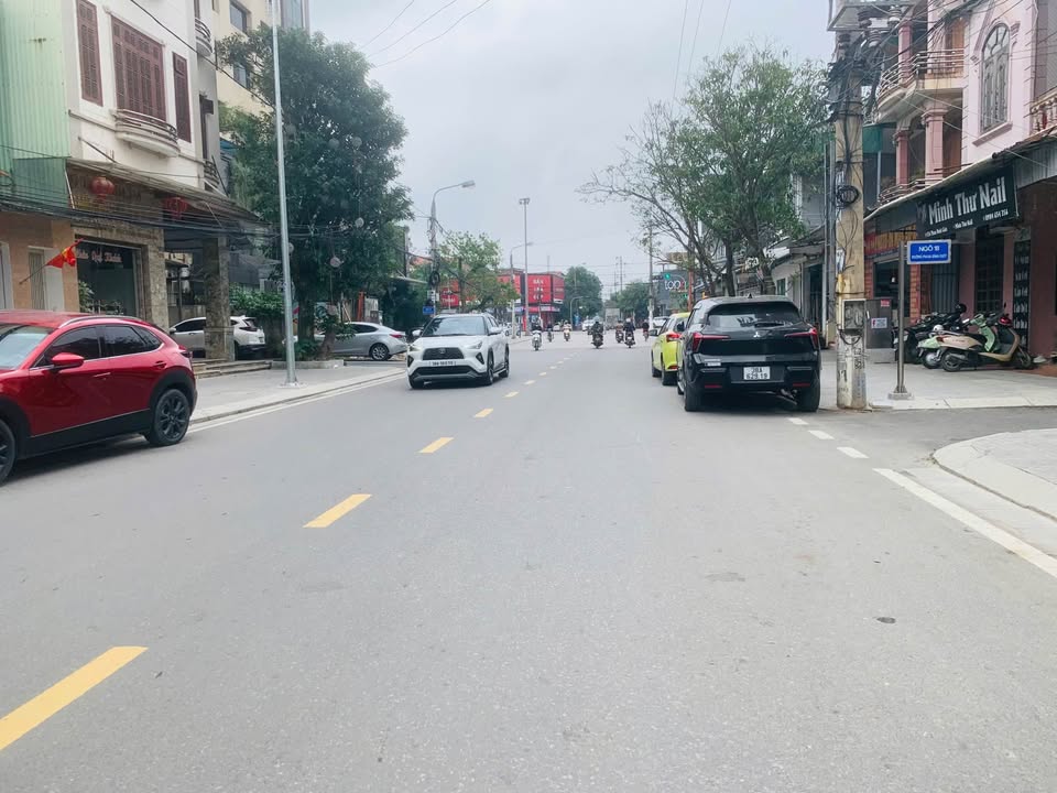 Nhà 2 tầng mặt đường Phan Đình Giót, Hà Tĩnh - Kinh doanh thuận lợi, giá 8 tỷ!