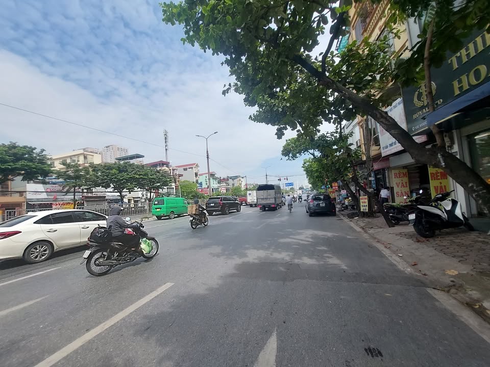 Bán nhà mặt đường Ngọc Hồi 130m² giá 19.5 tỷ - Đầu tư sinh lời ngay!