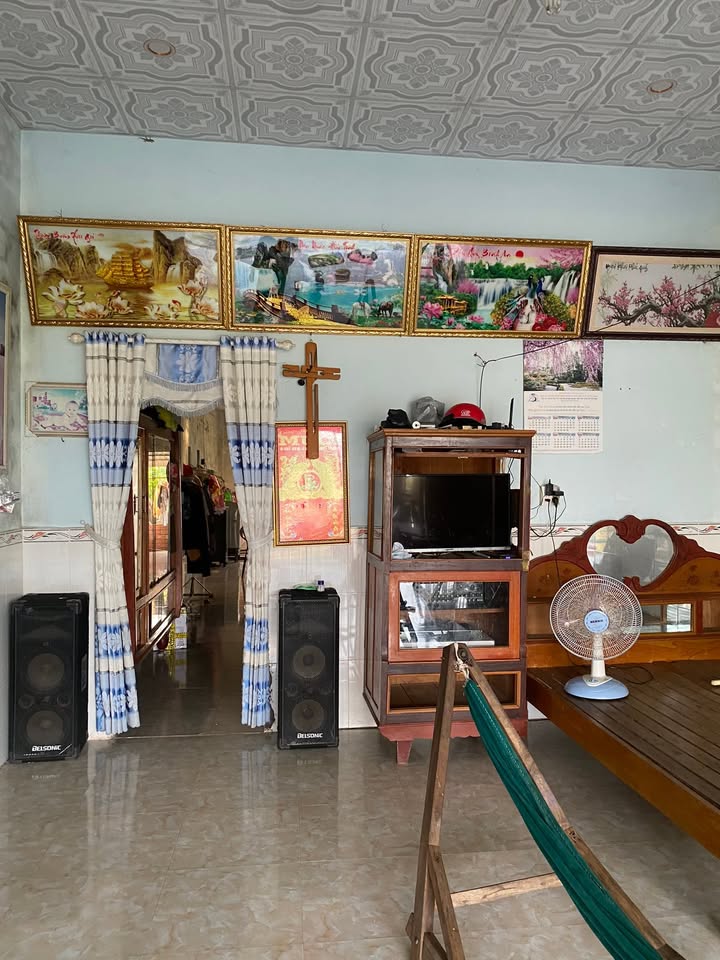 Nhà bán 6B, Sông Đốc 100m² giá 700 triệu - Kiến trúc kiên cố, có la phông!